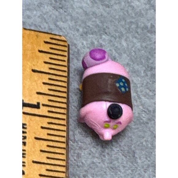 Disney Tsum Tsum Mini Figurines Lot Featuring Eeyore Minnie Olaf & More with Key - Picture 8 of 8